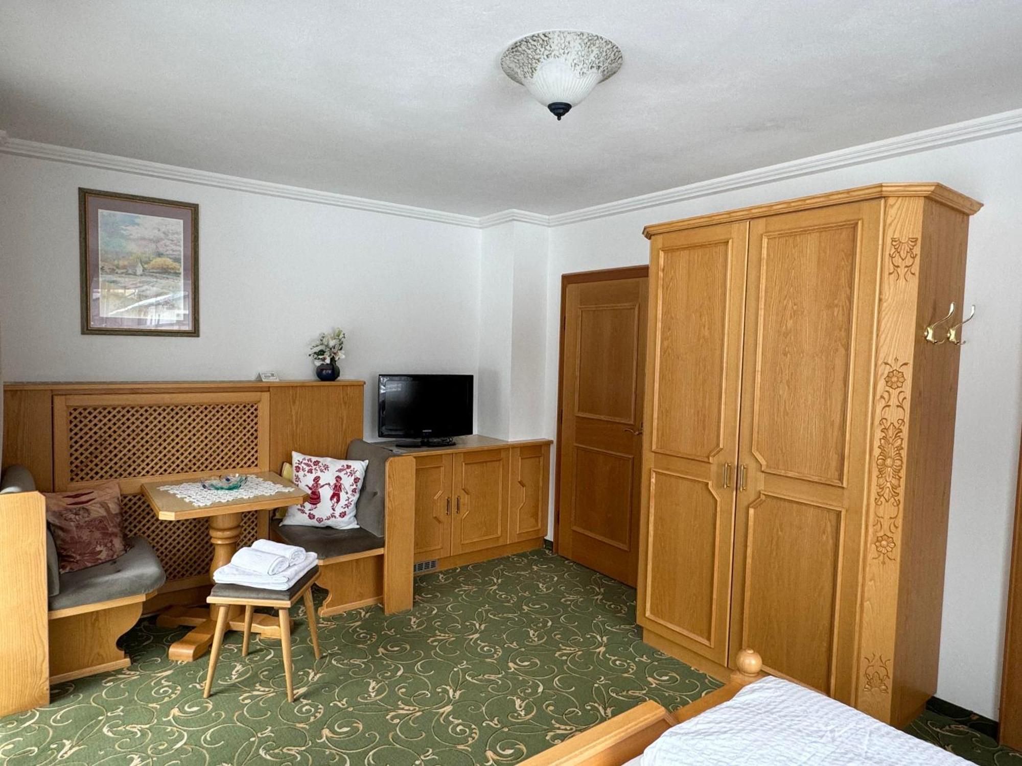 Gaestehaus Huber Holzgau Zimmer foto